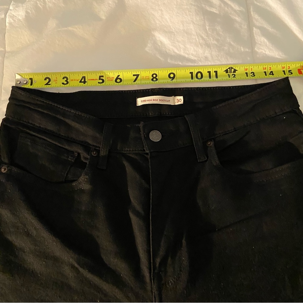 Levi’s 725 High Rise Bootcut Jeans - Picture 4 of 9